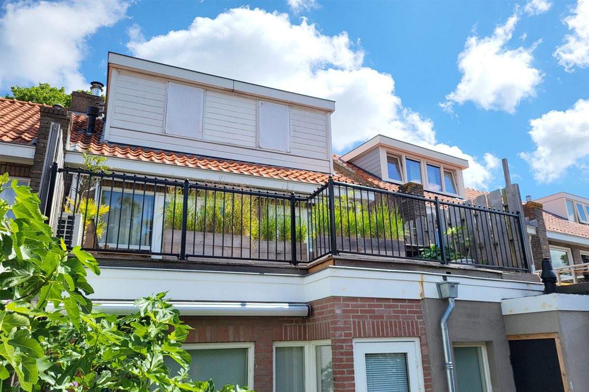 Sierhekwerk om dakterras in Kampen