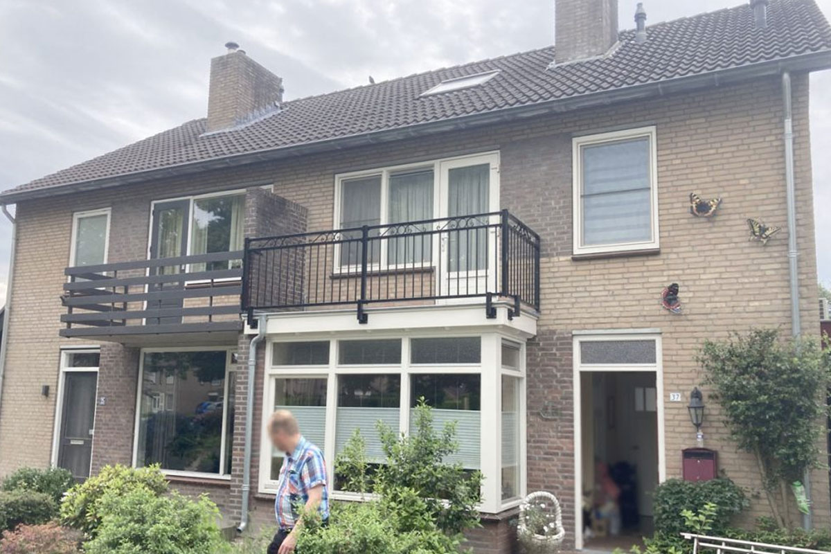 Hekwerk op erker laten plaatsen