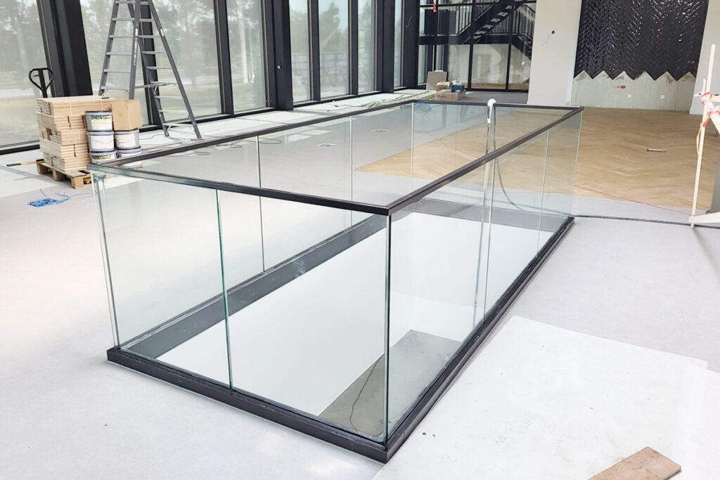 Glazen balustrade vide