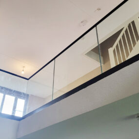 Glazen balustrade vide