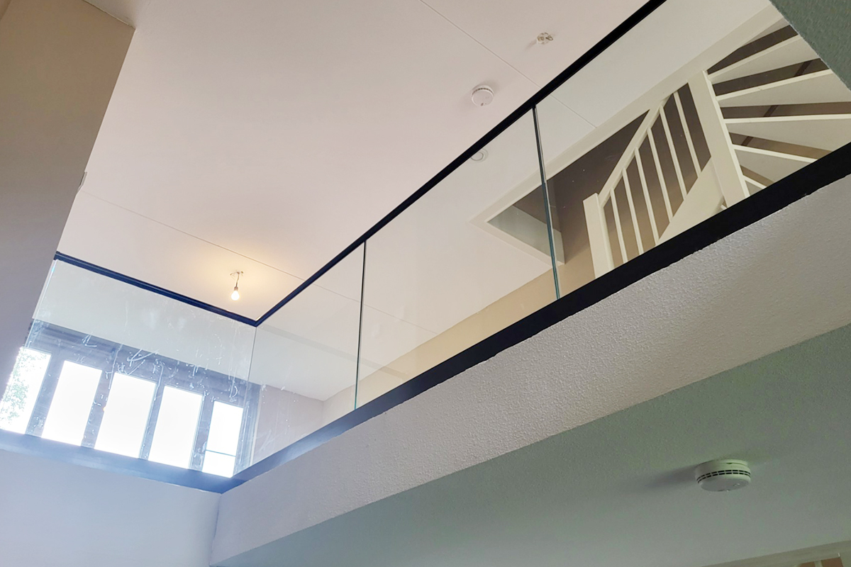 Glazen balustrade vide