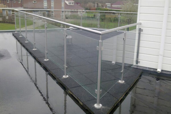 Glazen balustrade Dedemsvaart